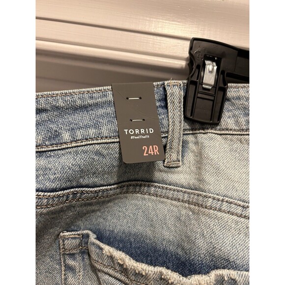 New Torrid Women’s Size 24 Stovepipe Destroyed Raw Hem Stretch Light Wash Jeans - Picture 4 of 5